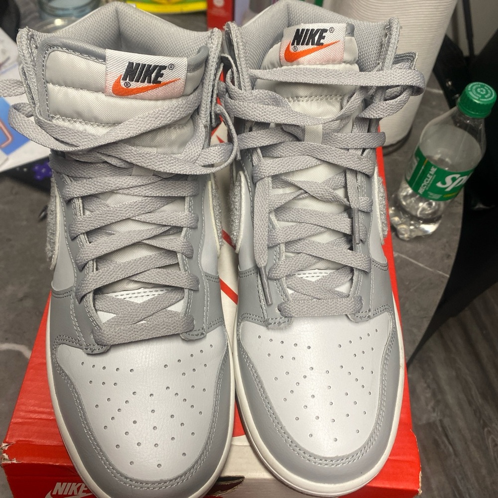 Nike Dunk Hi Retro University Sneakers - Picture 3 of 6